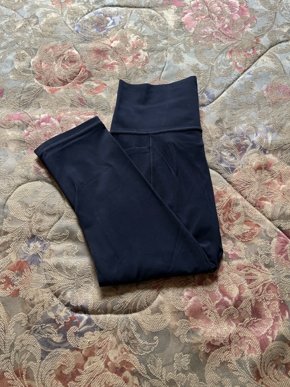 EUC. Athleta navy capris.